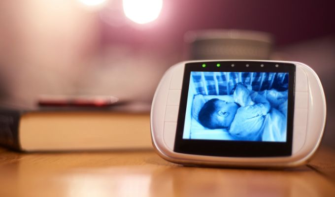 monitoring baby with night vison camera